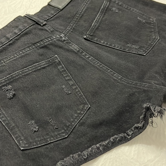 Zara Black denim Jean Shorts - Picture 6 of 6